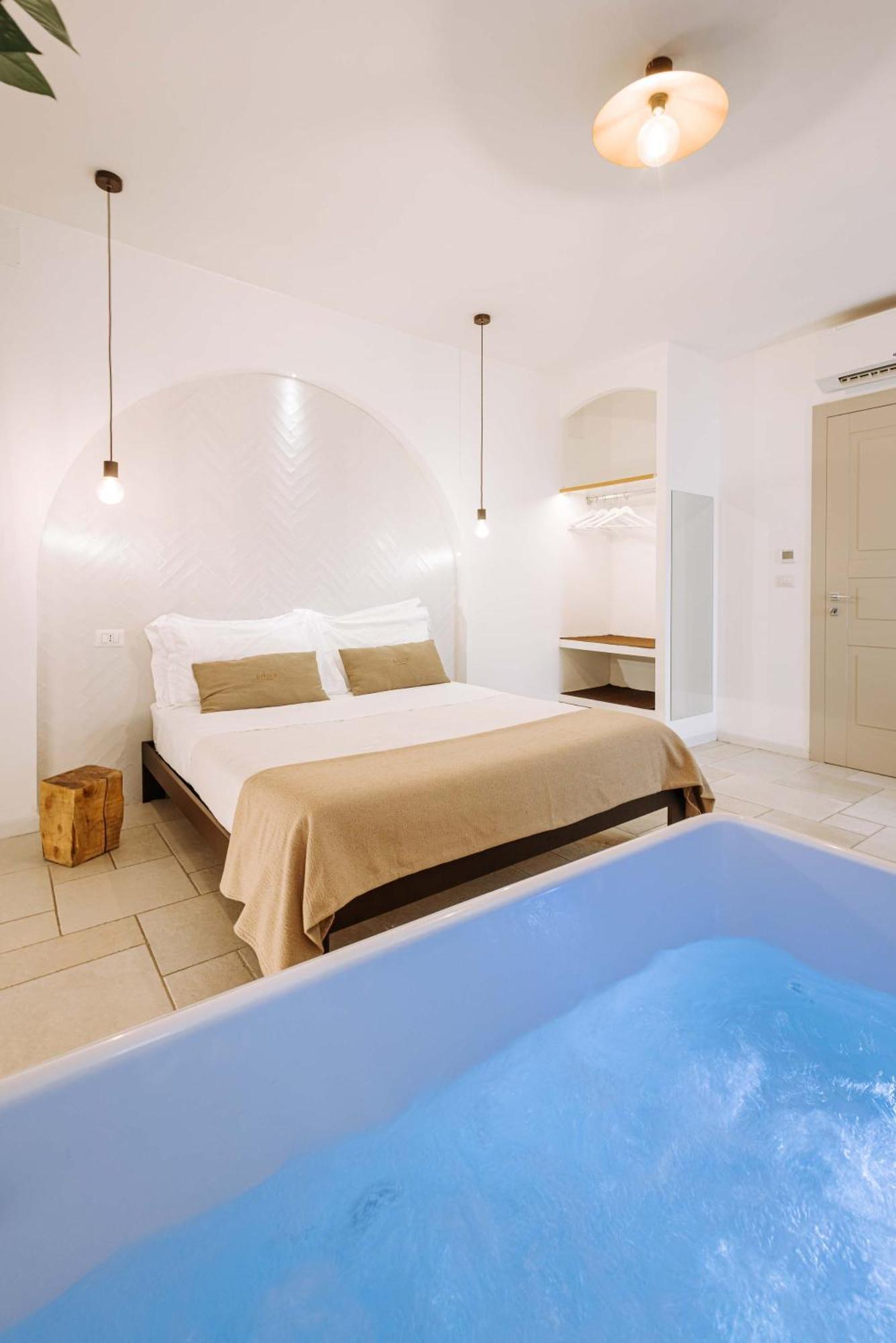 Dirium - Exclusive Rooms Монополі Екстер'єр фото